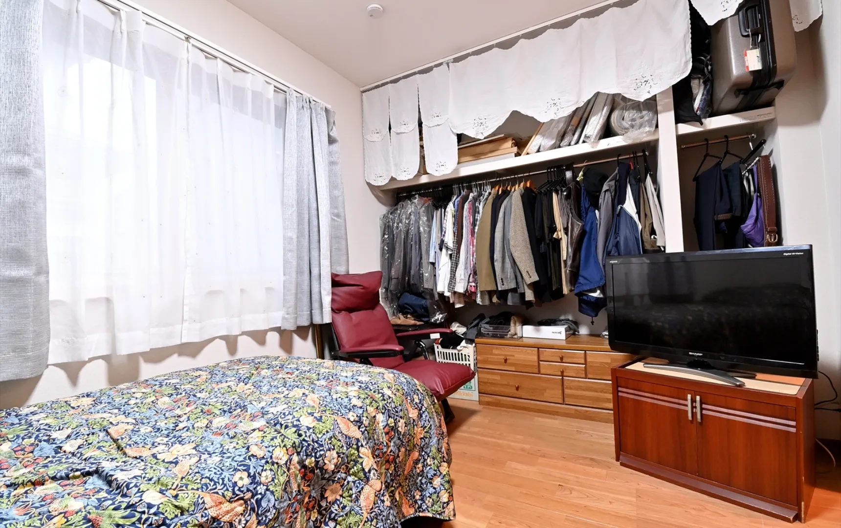 それぞれの寝室