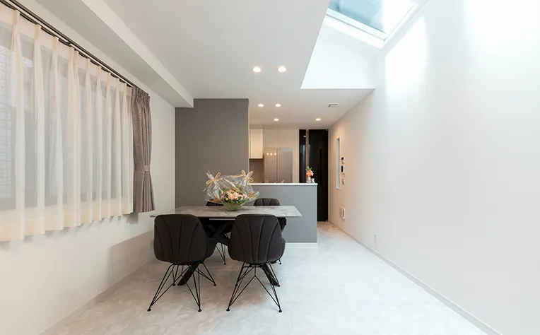 間口4.2mに建つ、最大限に敷地を活かした住まい