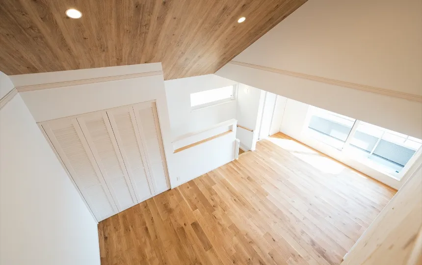 小屋裏収納から見下ろしたリビング