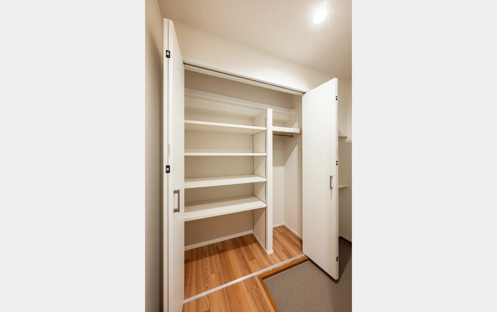 玄関横のクロゼット