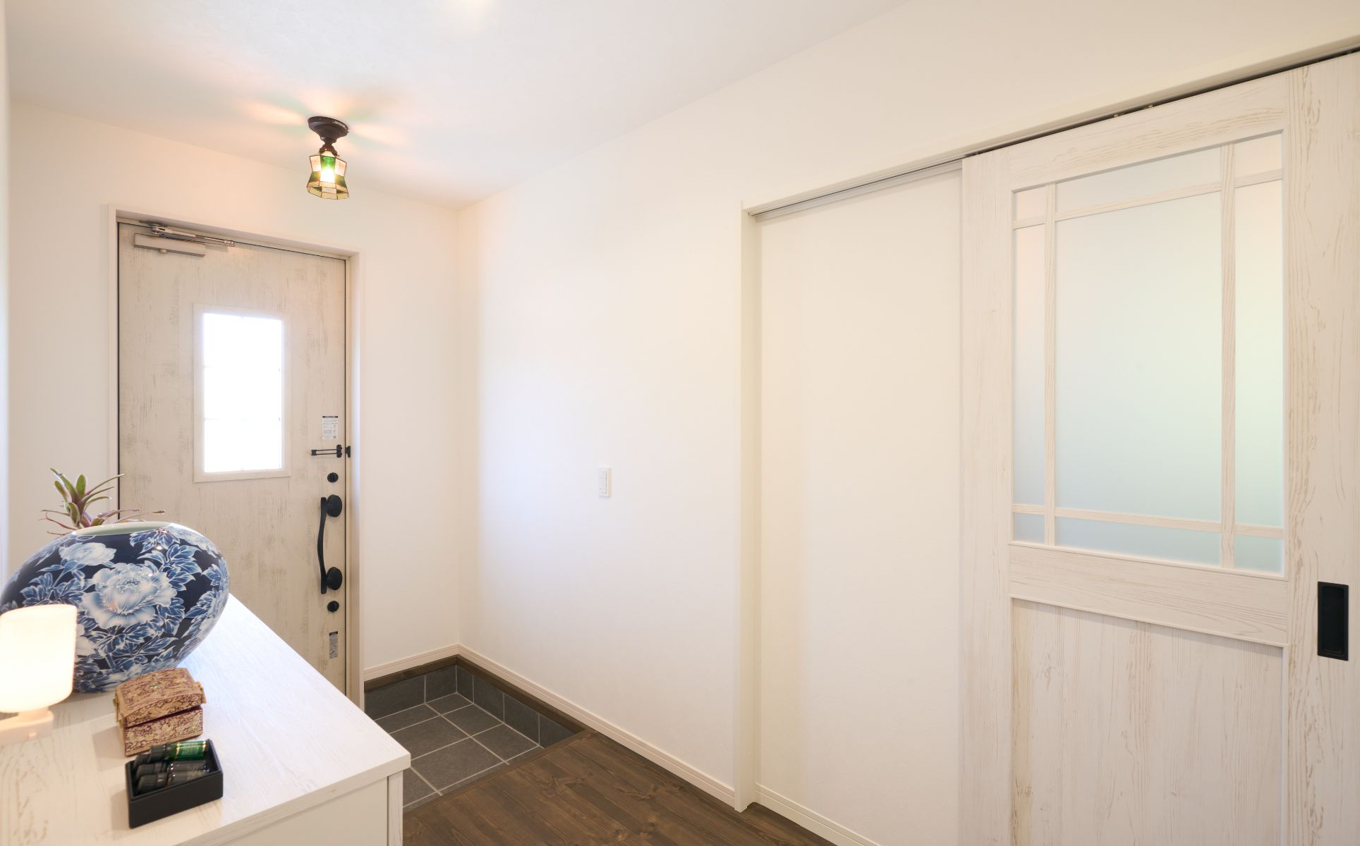 広々とした、開放感のある玄関ホール