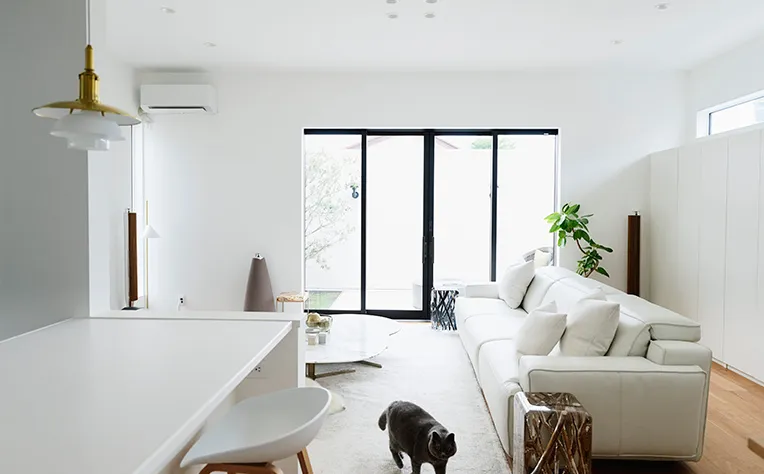 二世帯で暮らす、シンプルでシームレスな家