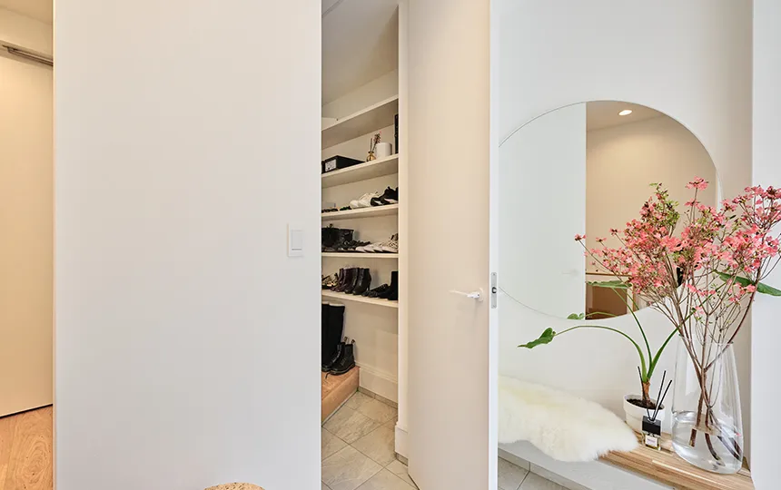 ご夫妻の玄関とシューズインクローク