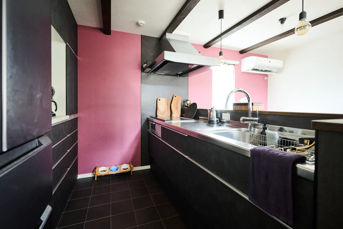 3匹の猫と快適に暮らす、梁のある家 - 3